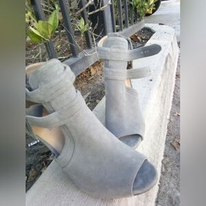 Stylish MICHAEL Kors Gray Women's Buckled Suede Peep-Toe Heels NEW no Box 8.5